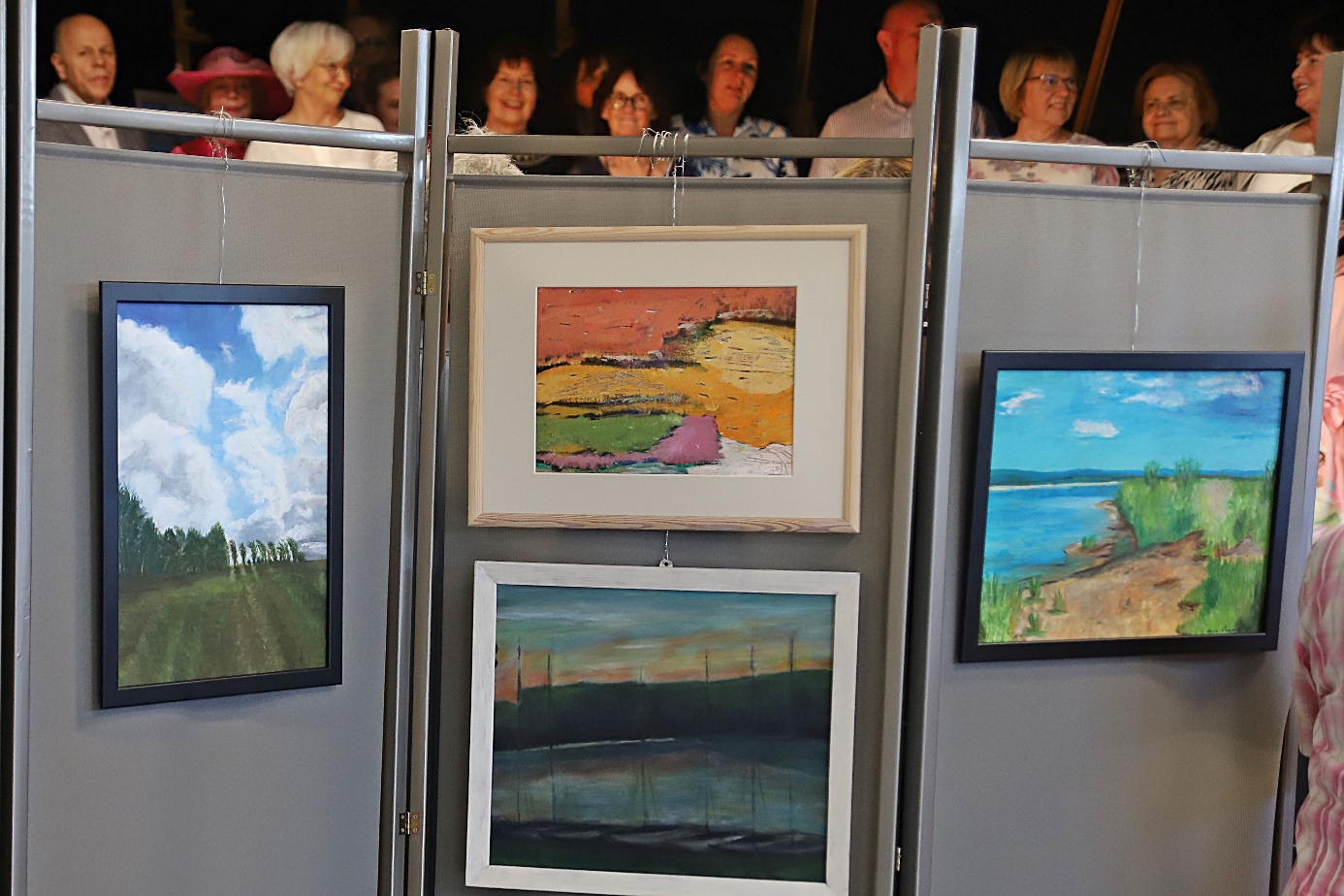 Obraz zawierający sztuka, ramka na zdjęcia, obraz, Ludzka twarz

Opis wygenerowany automatycznie