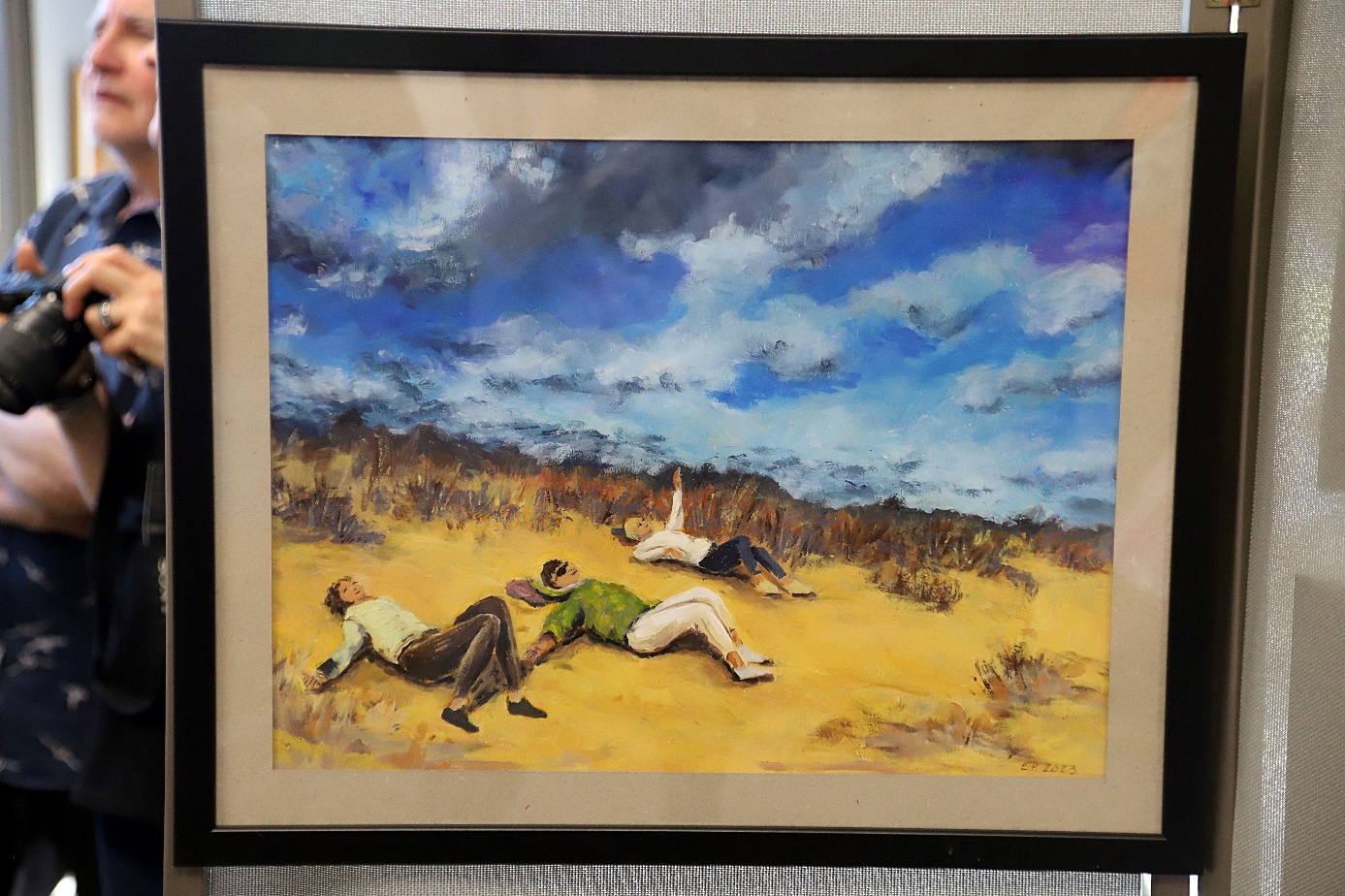 Obraz zawierający sztuka, Sztuka nowoczesna, Sztuki wizualne, ubrania

Opis wygenerowany automatycznie