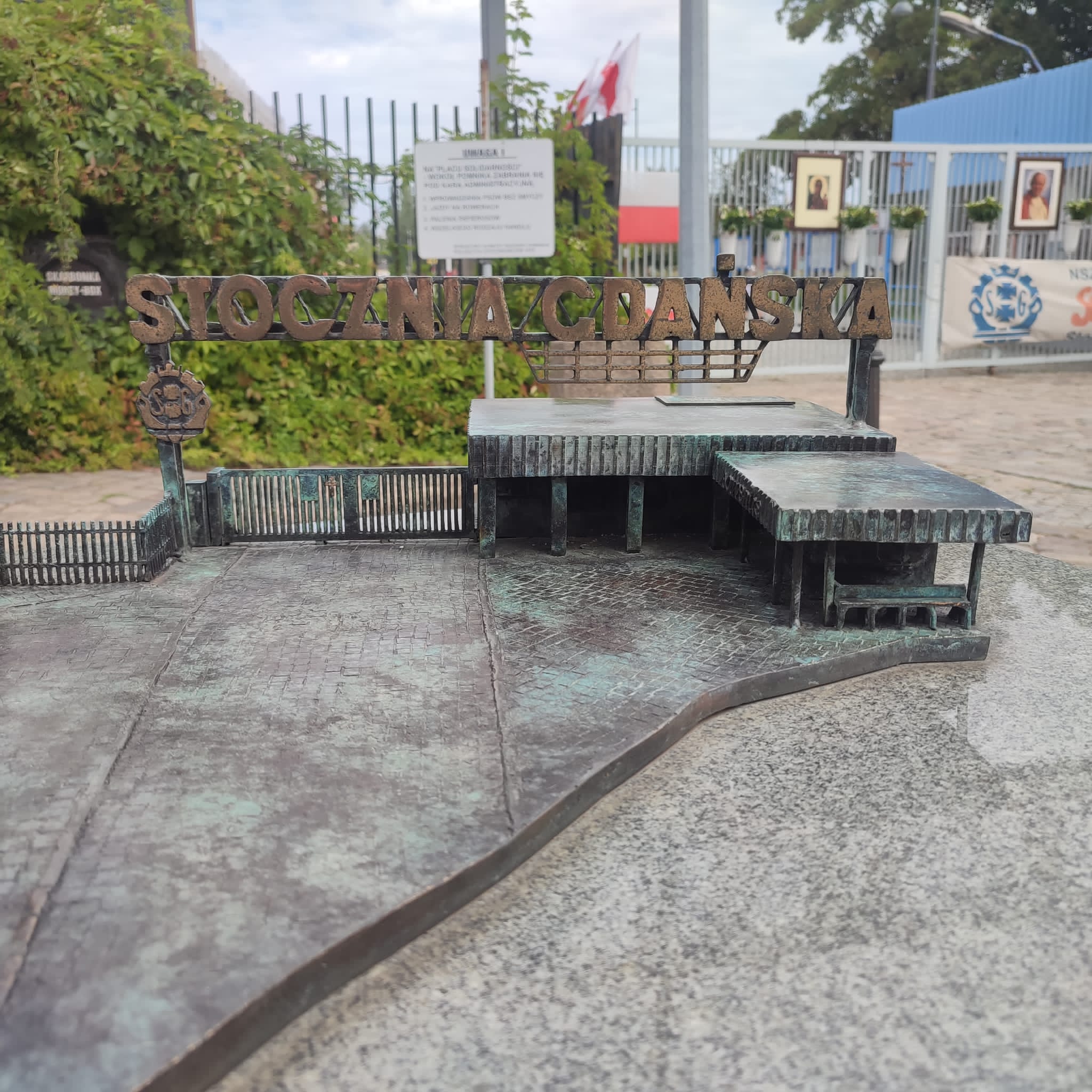 Obraz zawierający na wolnym powietrzu, ziemia, niebo, drzewo

Opis wygenerowany automatycznie