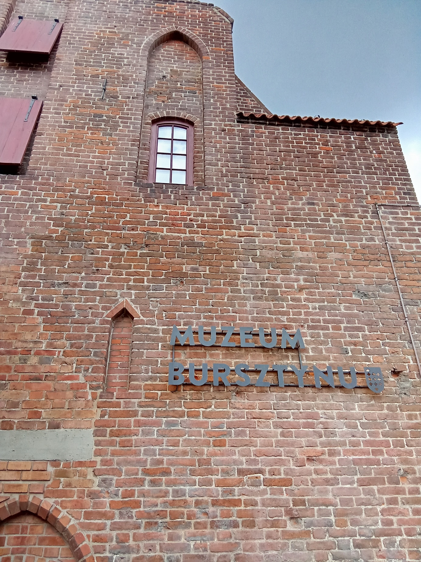 Obraz zawierający niebo, budynek, murarka, na wolnym powietrzu

Opis wygenerowany automatycznie