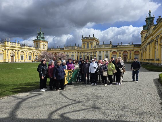 Obraz zawierający chmura, niebo, na wolnym powietrzu, osoba

Zawartość wygenerowana przez sztuczną inteligencję może być niepoprawna.
