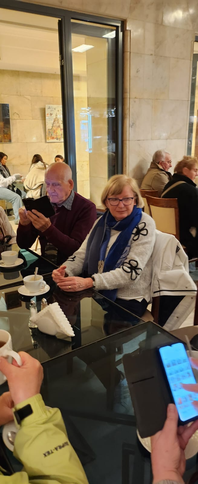 Obraz zawierający osoba, ubrania, człowiek, Ludzka twarz

Zawartość wygenerowana przez sztuczną inteligencję może być niepoprawna.