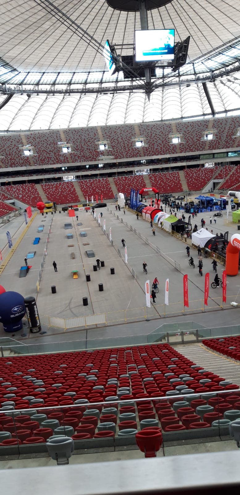 Obraz zawierający osoba, w pomieszczeniu, ludzie, tłum

Zawartość wygenerowana przez sztuczną inteligencję może być niepoprawna.