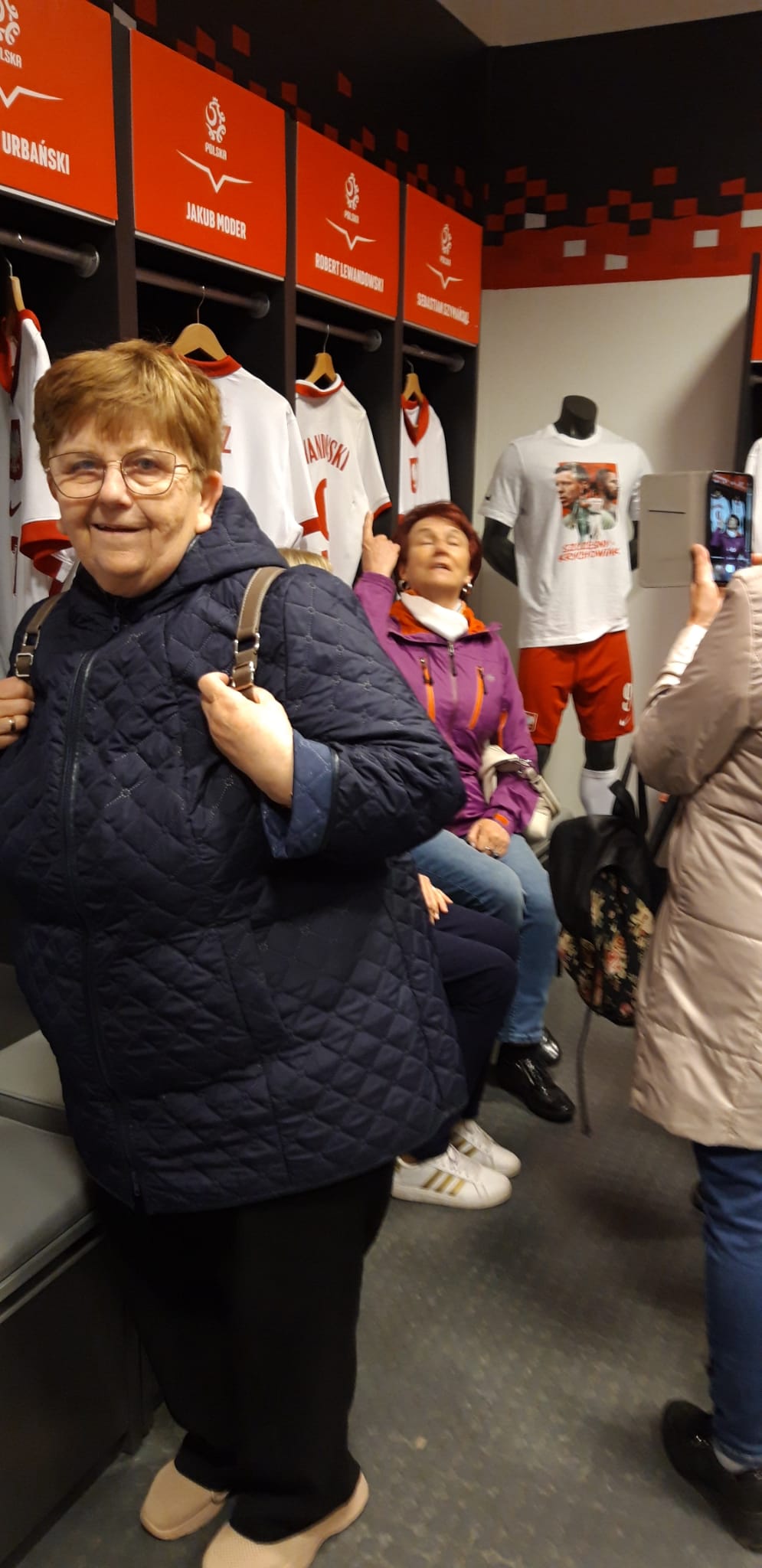 Obraz zawierający ubrania, osoba, obuwie, kobieta

Zawartość wygenerowana przez sztuczną inteligencję może być niepoprawna.