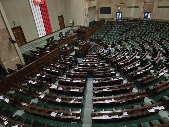 Obraz zawierający w pomieszczeniu, scena, korytarz, sala koncertowa

Zawartość wygenerowana przez sztuczną inteligencję może być niepoprawna.